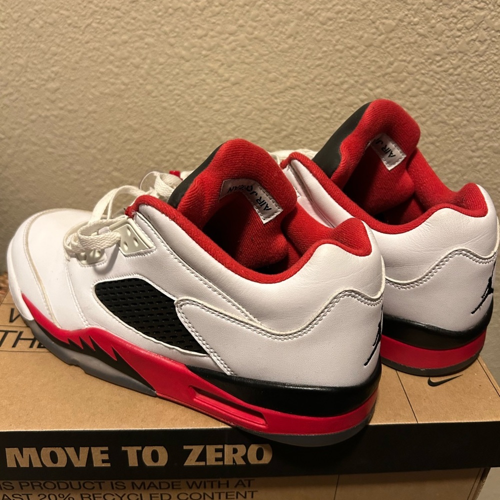 Air Jordan 5 Retro - Picture 2 of 6